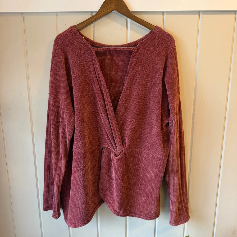 Easel Long Sleeve Burgundy Red Velvet Ribbed Sweater w/ Open Back, Size L, NWOT